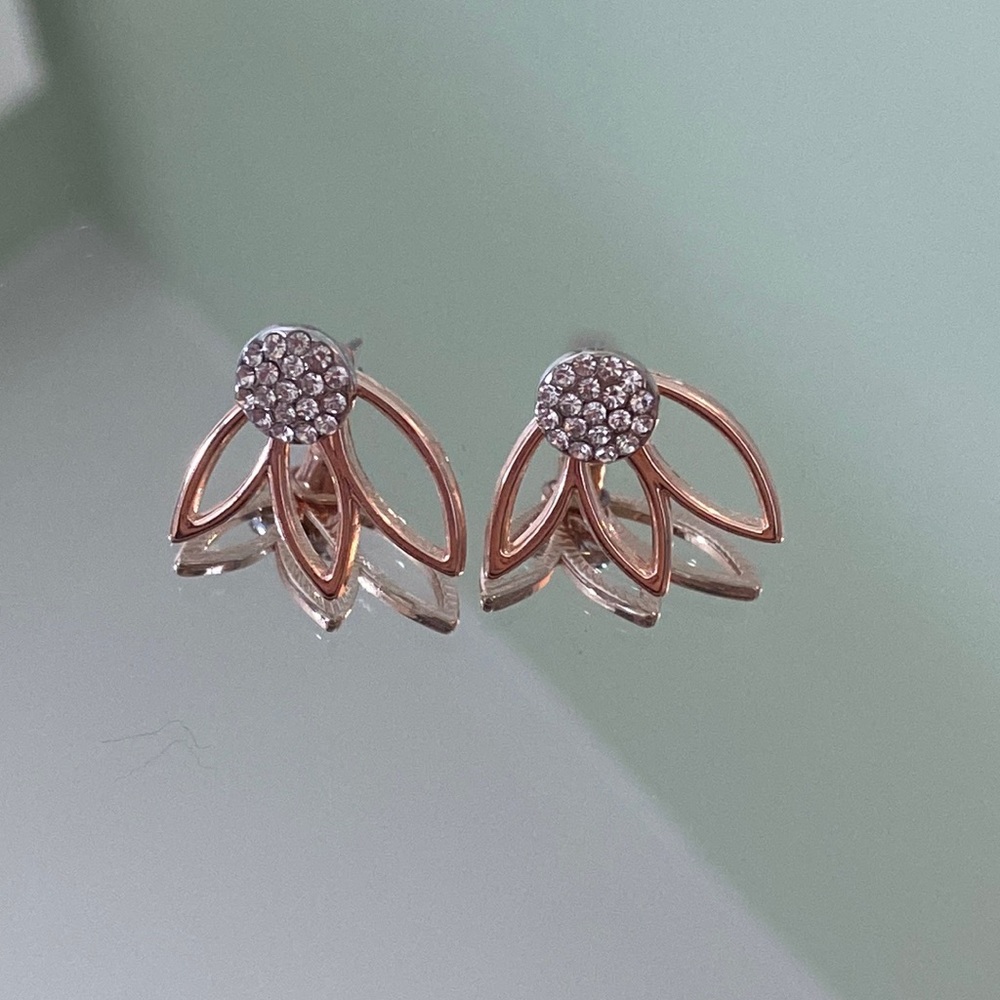 Rose gold stud with leaf jacket